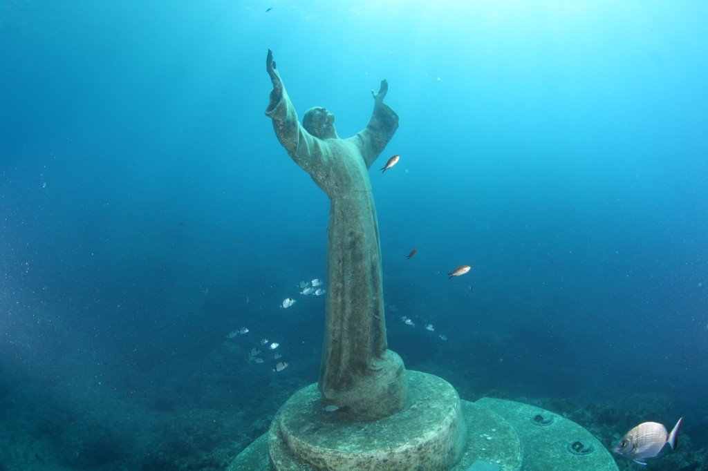 Cristo-del-Abismo-en-San-Fruttuoso-Italia1