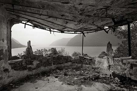 bannermans-island-castle-overlooking-hudson-river-shaun-oboyle-photo