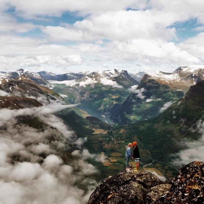 couple-traveling-around-world-photography-samuel-hildegunn-scandinavia-15-605x605-L