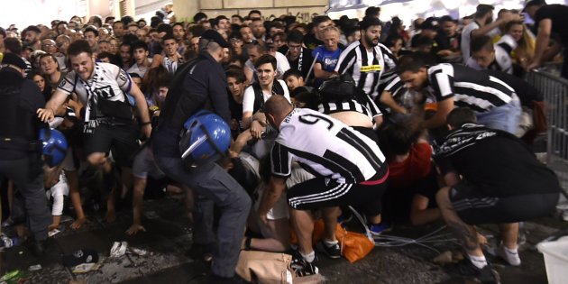 Football Soccer - Juventus v Real Madrid - UEFA Champions League Final - San Carlo Square, Turin, Italy - June 3, 2017 Juventus' fans run away from San Carlo Square following panic created by the explosion of firecrackers as they was watching the match on a giant screen. REUTERS/Giorgio Perottino